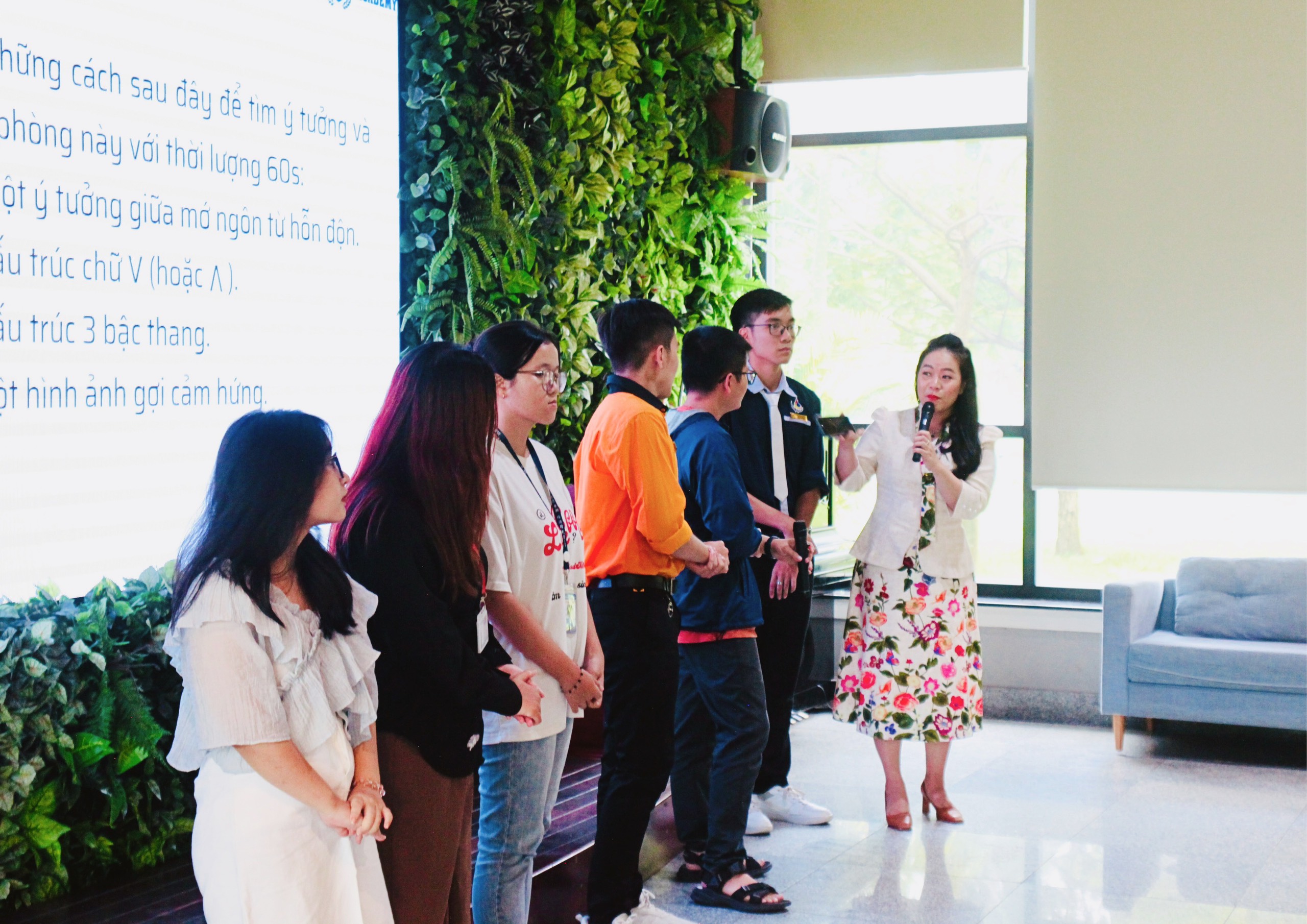 học viện ngôn từ