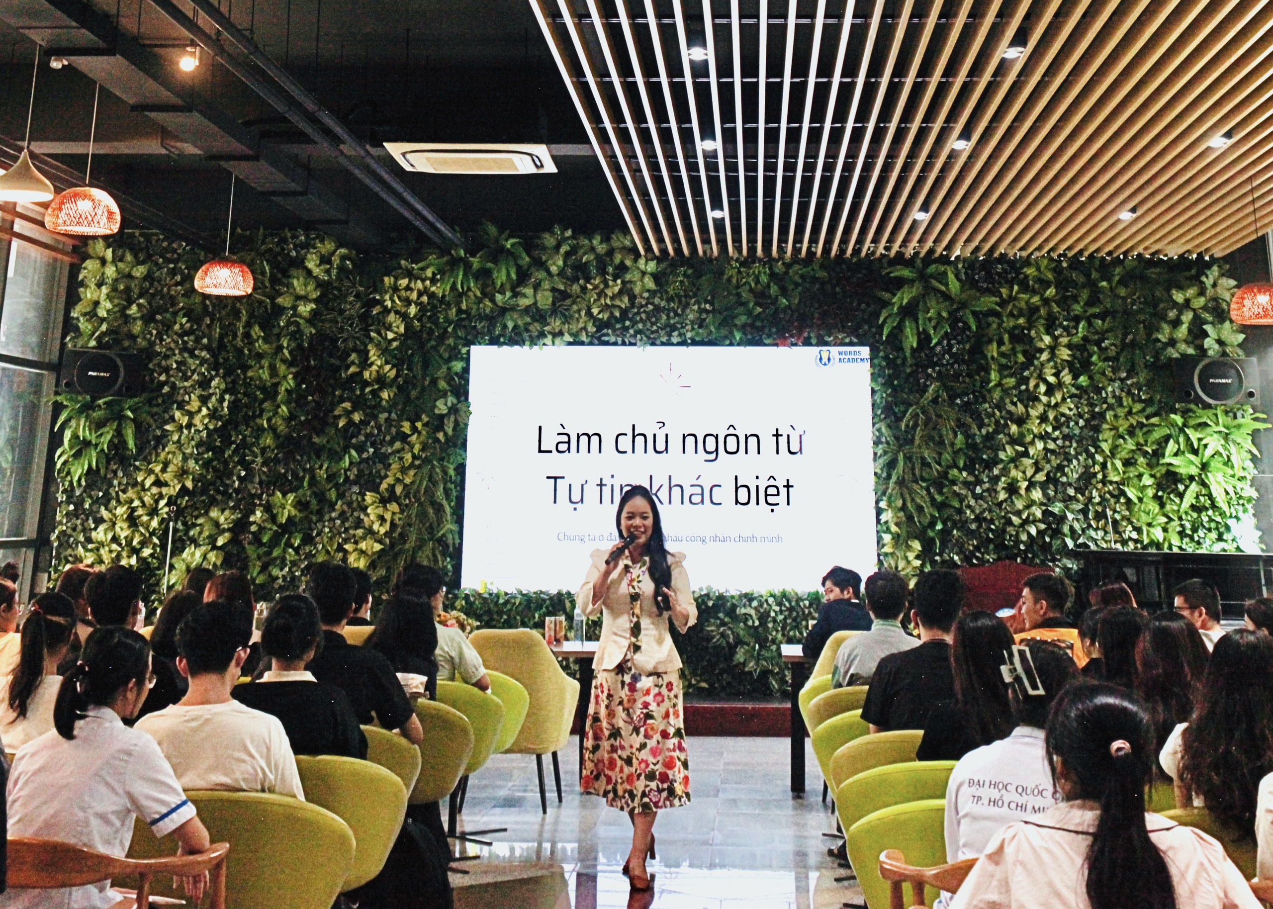 học viện ngôn từ